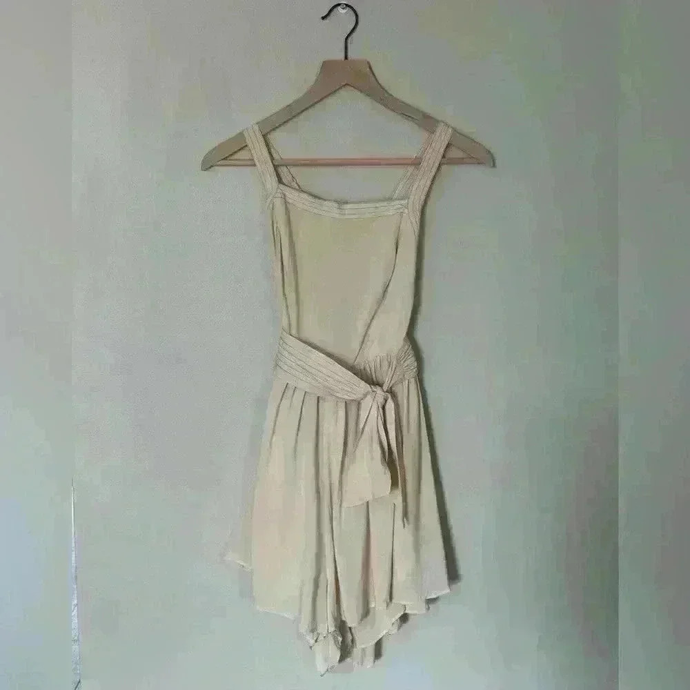 NWT Tan romper with a criss crossed open back - Picture 6 of 16